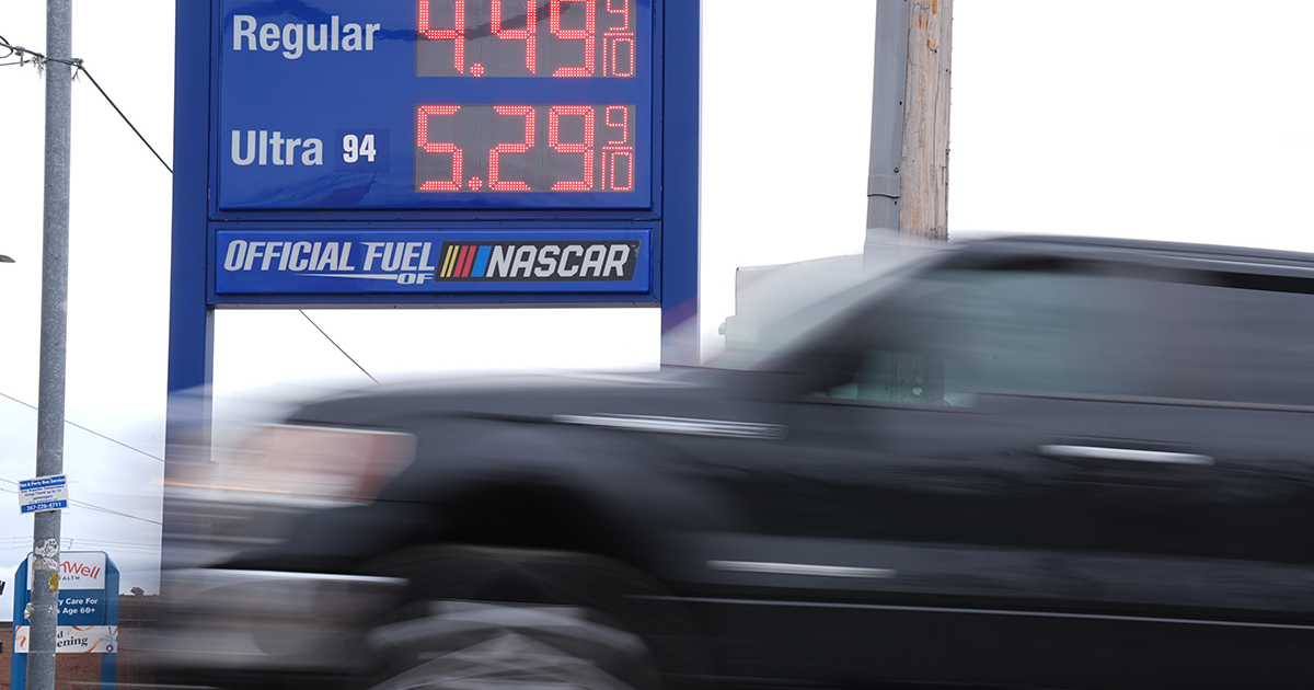 Gas Prices Hit $4 Per Gallon, Pressuring Fleet Fuel Budgets | The Fleet ...